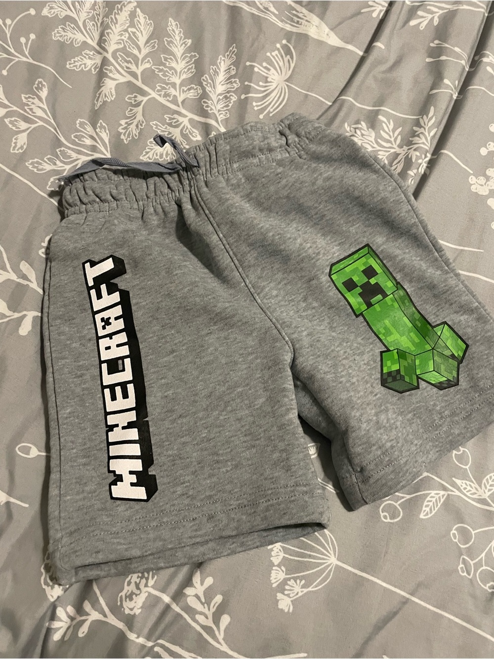 NWOT - Minecraft Kids' Gray Shorts with Creeper Graphic Boys 4/5